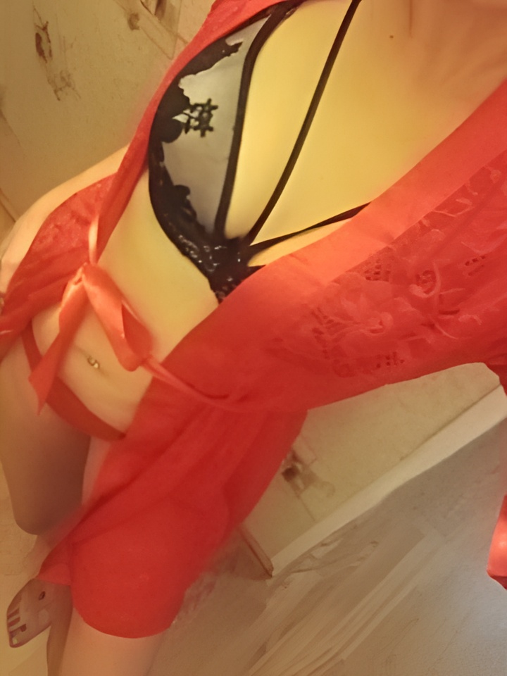 Кира привлекальеная девушка из Коврова цена от 2000 руб